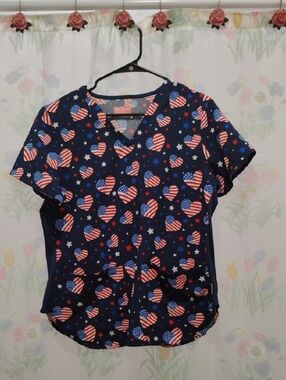 AVA THERESE Navy Patriotic Heart Print Scrub Top Size M